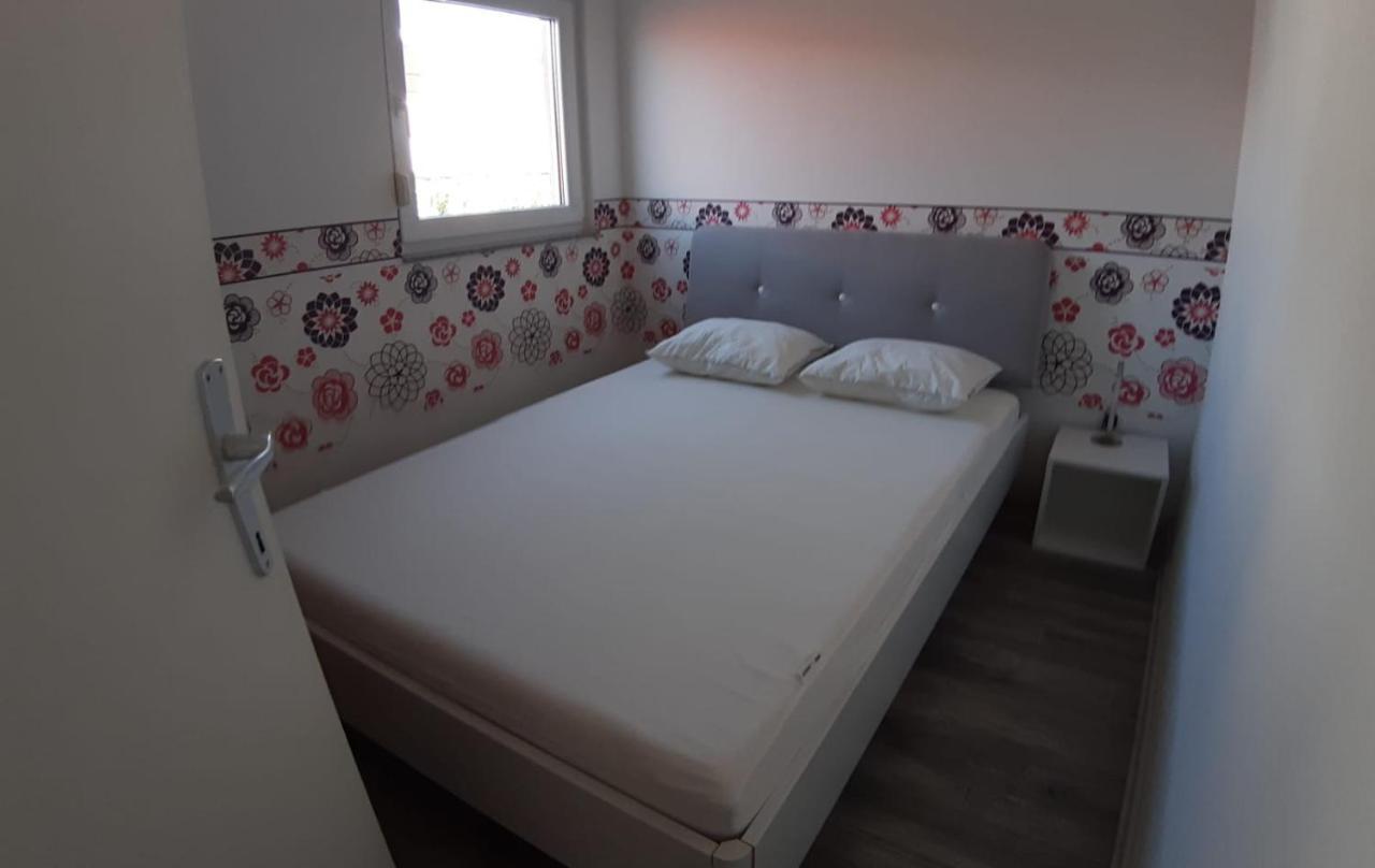 Apartment Tonko Vir Bagian luar foto